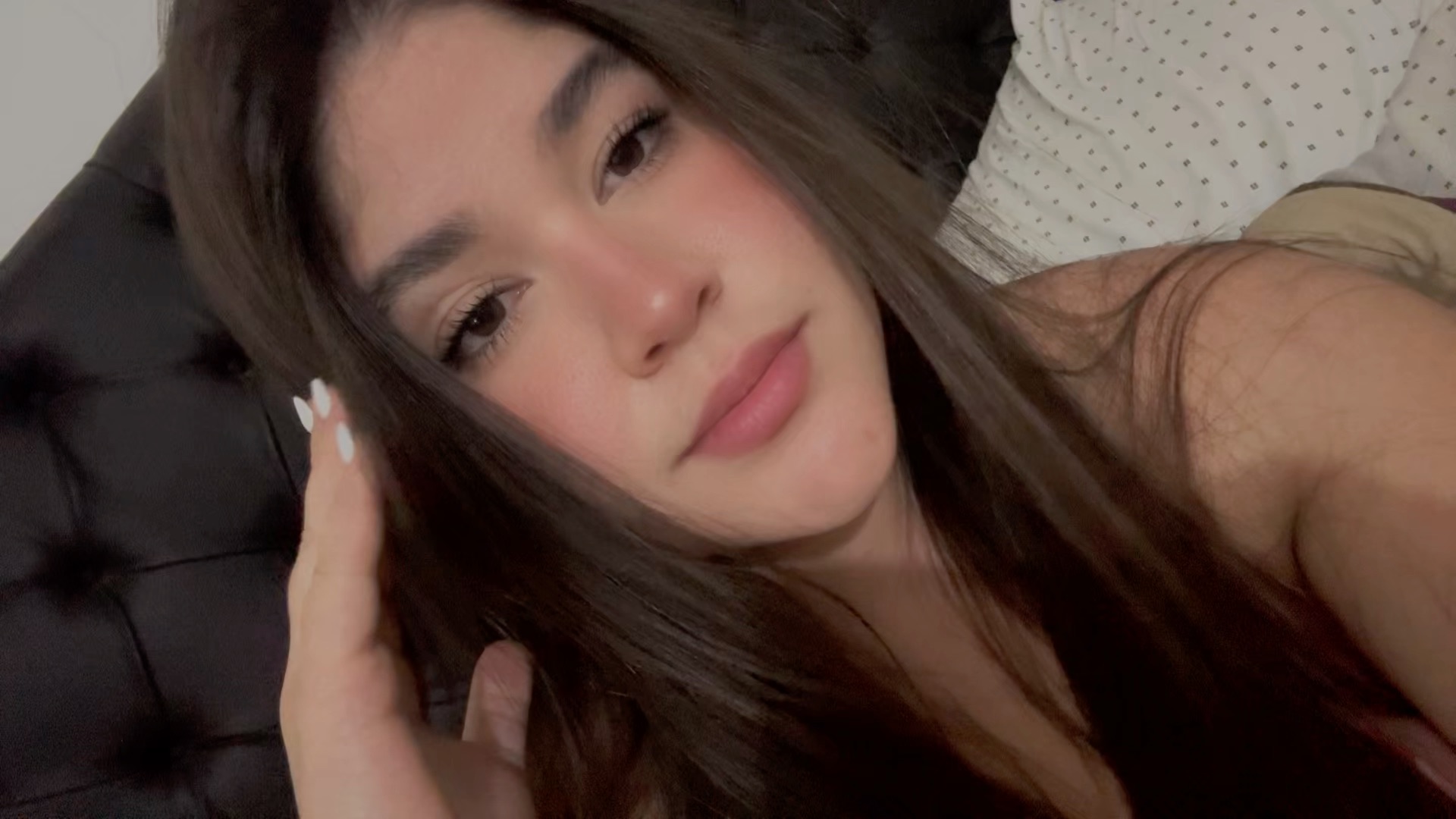 Gabi from France on FunYo free random video chat