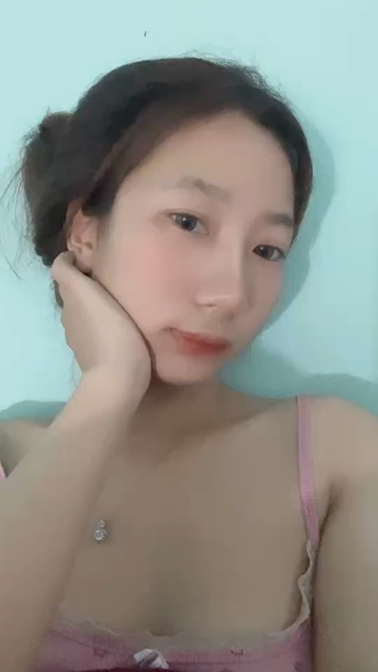 Pinkky from Vietnam on FunYo free random video chat